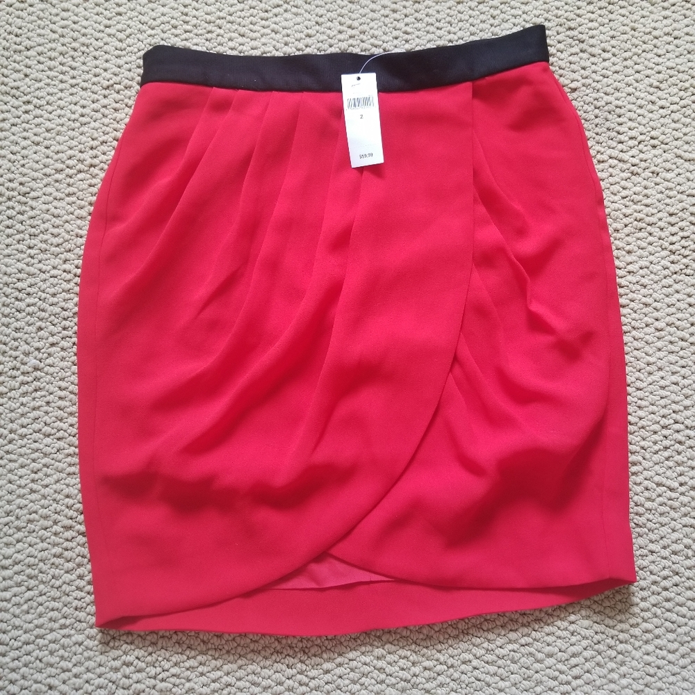 NWT Banana Republic red tulip hem skirt size 2